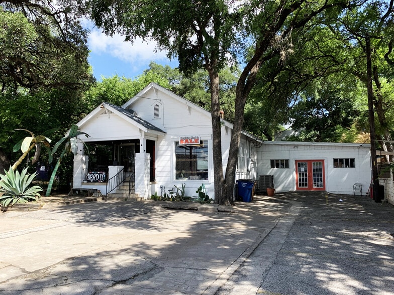 2058 S Lamar Blvd, Austin, TX for lease - Building Photo - Image 2 of 14