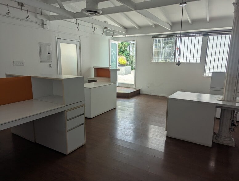 8749 El Tovar pl, West Hollywood, CA for lease - Interior Photo - Image 3 of 5