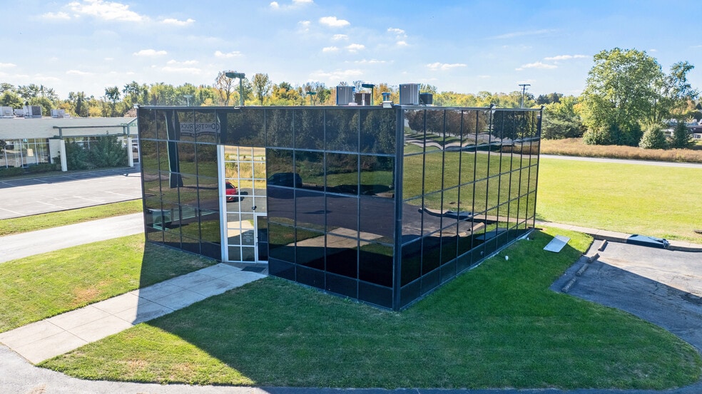 3050 Delta Marine Dr, Columbus, OH for sale - Building Photo - Image 2 of 28