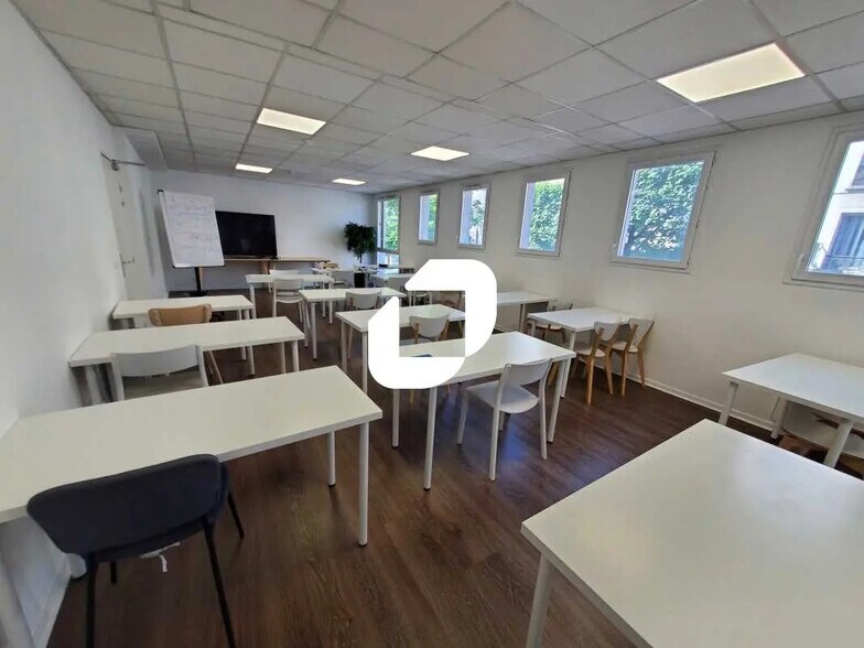 Office in Ivry-sur-Seine for lease - Building Photo - Image 1 of 22