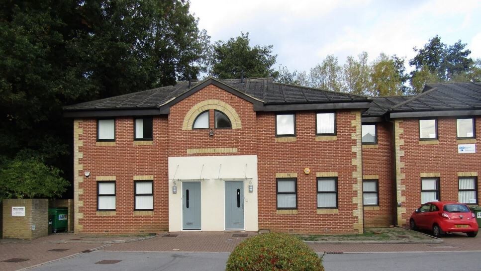 London Rd, Bagshot, SRY GU19 5HD Office for Lease