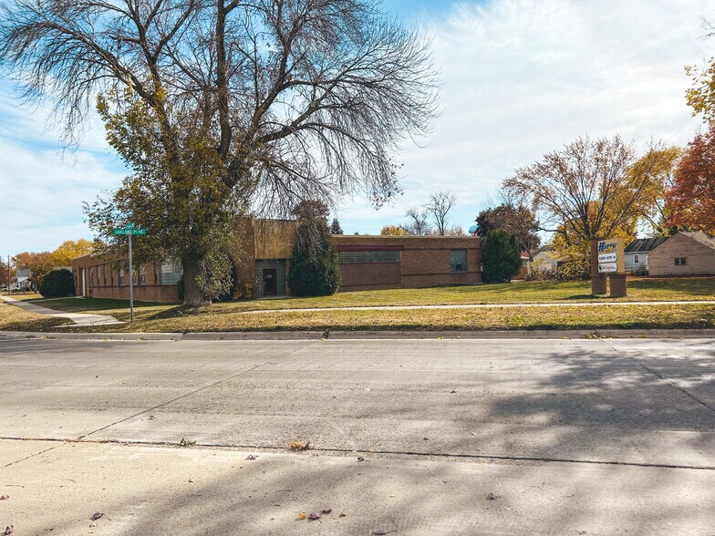 1600 1st Ave NE, Austin, MN for sale - Building Photo - Image 1 of 1