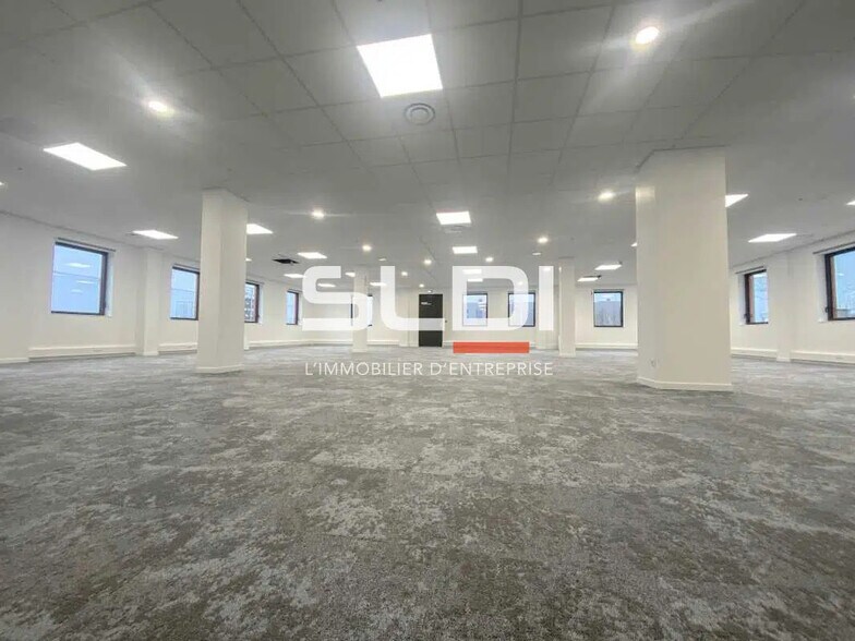 Office in Montluel for lease - Interior Photo - Image 3 of 14