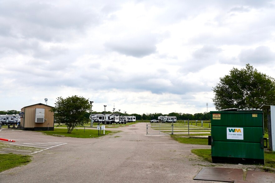24313 County Rd 46, Angleton, TX for sale - Building Photo - Image 2 of 32
