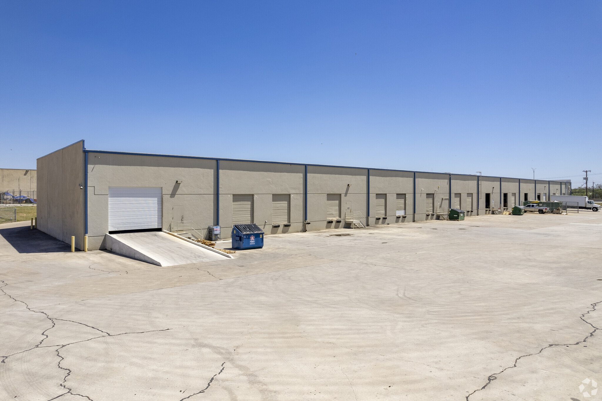 3535 N Panam Expy, San Antonio, TX for lease Building Photo- Image 1 of 8