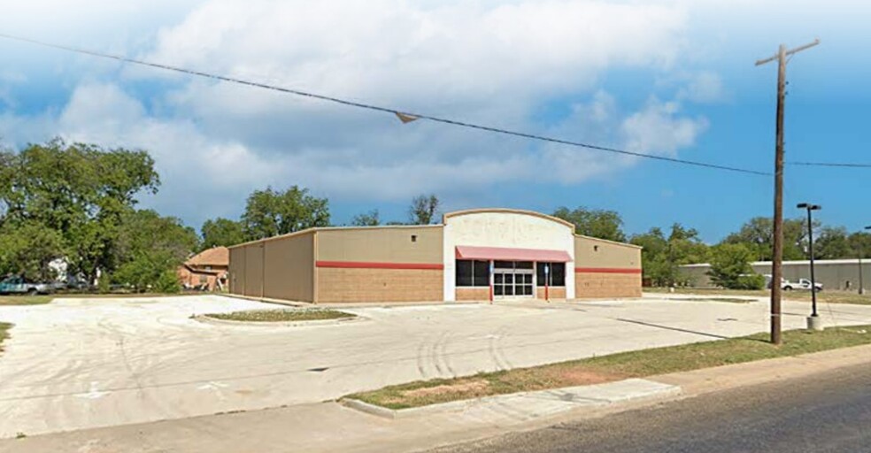 205 N Main St, Winters, TX for lease - Primary Photo - Image 1 of 4