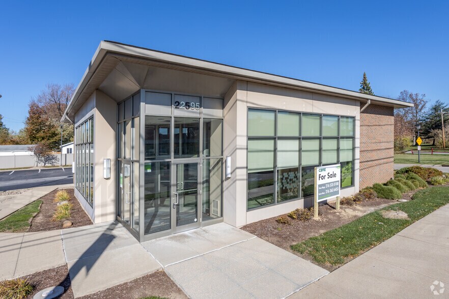 22595 Lakeshore Blvd, Euclid, OH 44123