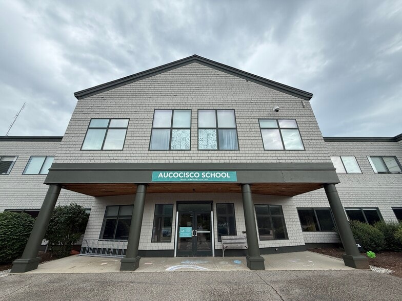 2 Stonewood Dr, Freeport, ME for lease - Building Photo - Image 2 of 9