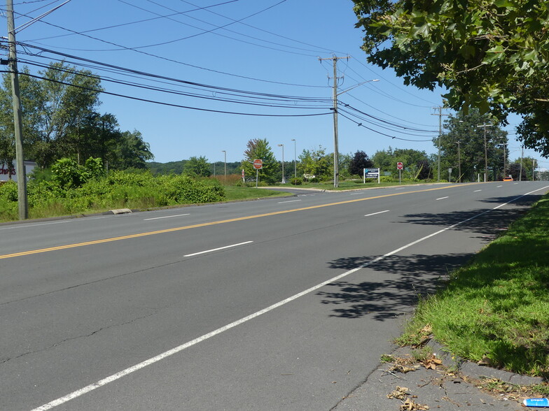 275-279 W Main St, Avon, CT for lease - Building Photo - Image 3 of 6