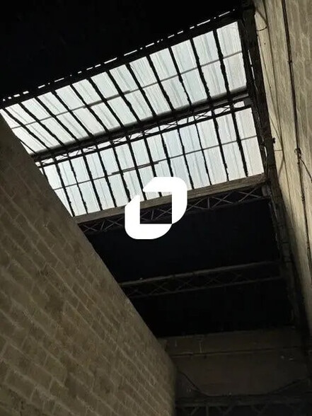 Flex in Noisy-le-Sec for sale - Interior Photo - Image 3 of 4