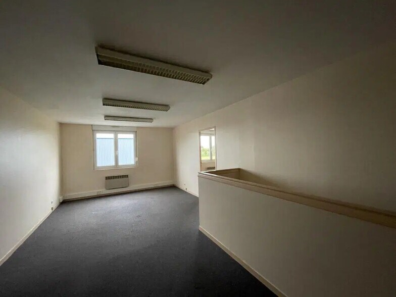 Office in Évreux for sale - Interior Photo - Image 2 of 7