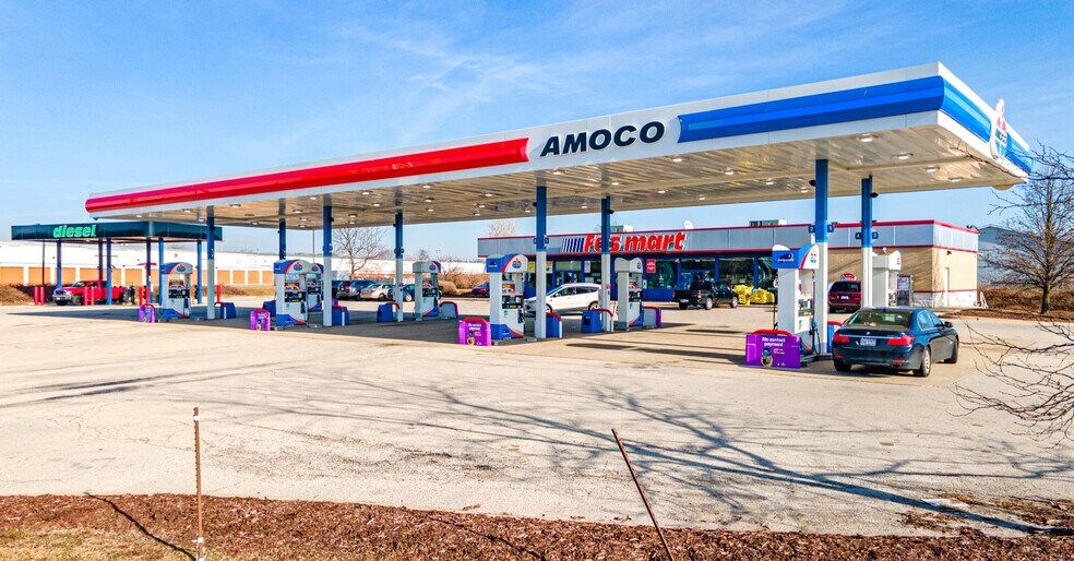 9095 N 2nd St, Roscoe, IL 61073