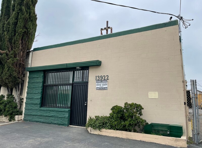 13926 Saticoy St, Panorama City, CA for lease - Building Photo - Image 3 of 3