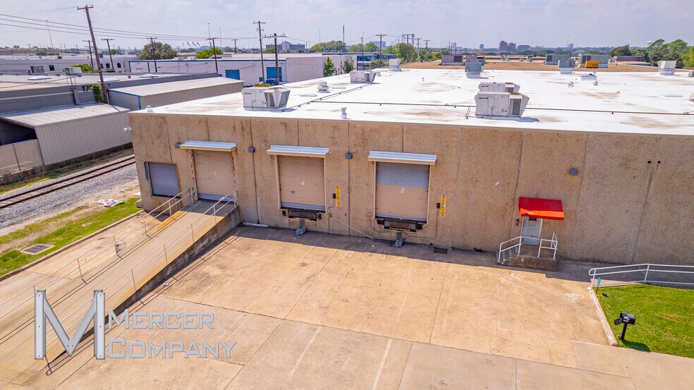 1010 E Avenue J, Grand Prairie, TX for lease - Building Photo - Image 3 of 10