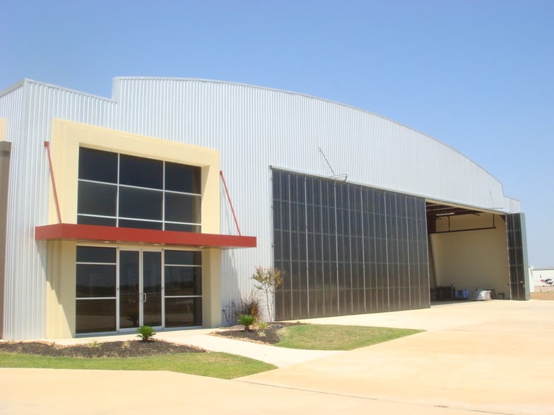 5016 Central Parkway, Conroe, TX for sale - Primary Photo - Image 1 of 1