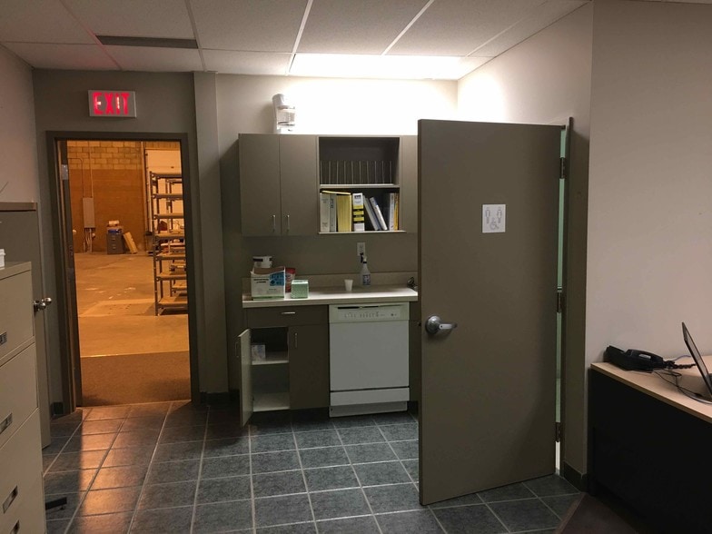 3500-3520 114th Ave SE, Calgary, AB for lease - Interior Photo - Image 2 of 10