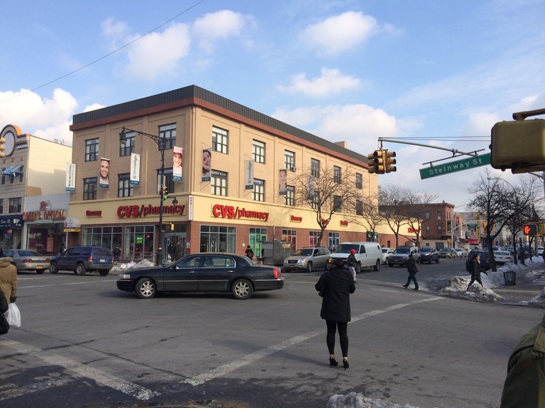 30-97 Steinway St, Astoria, NY for lease - Building Photo - Image 1 of 1