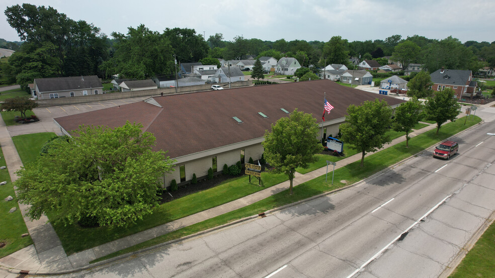 5700-5708 E 11 Mile Rd, Warren, MI for lease - Building Photo - Image 1 of 4