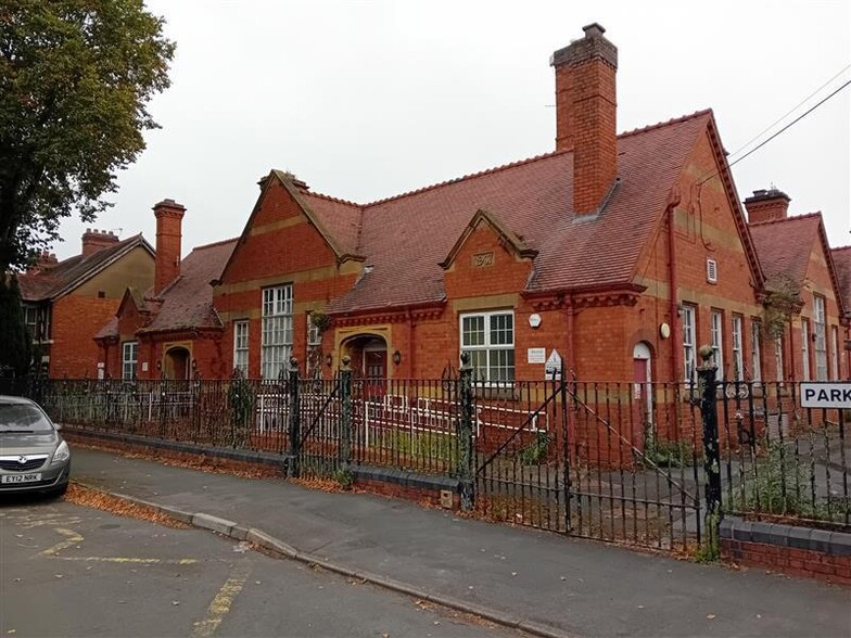 44 Park Ave, Nuneaton for sale - Primary Photo - Image 1 of 9