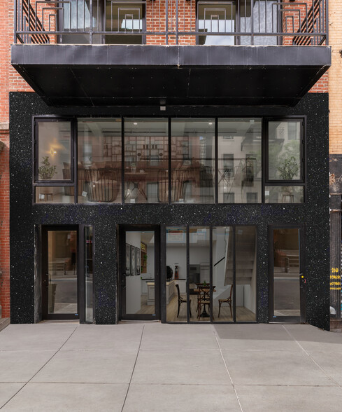 402 W 50th St, New York, NY for lease - Building Photo - Image 1 of 5