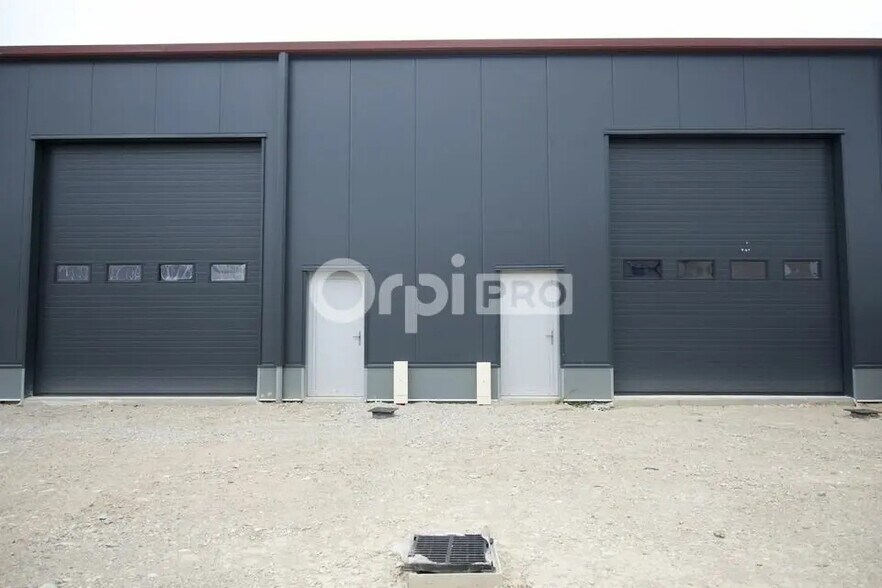 Flex in Chavanoz for lease - Building Photo - Image 1 of 5