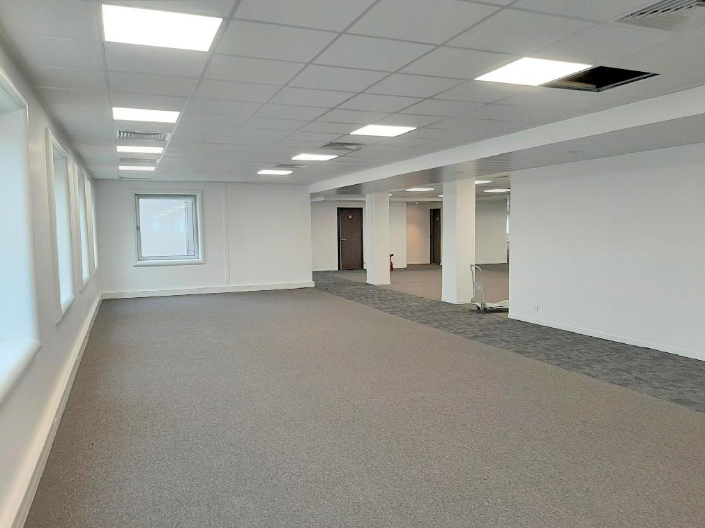 Office in Courbevoie for lease Interior Photo- Image 1 of 4