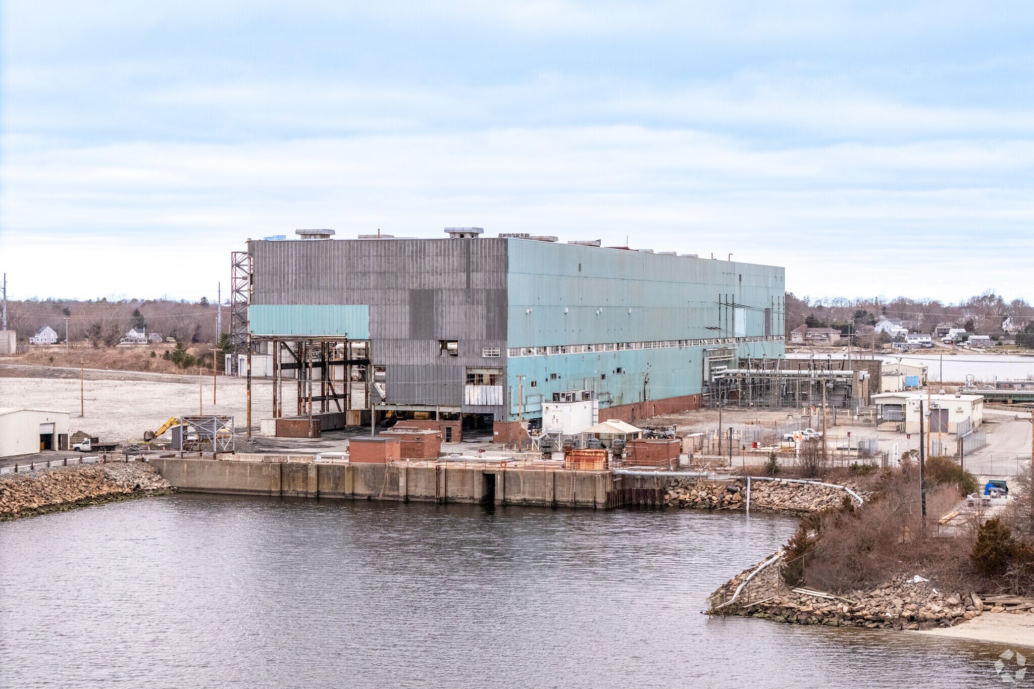 1 Brayton Point Rd, Somerset, MA 02725 82,000 SF MFG Building