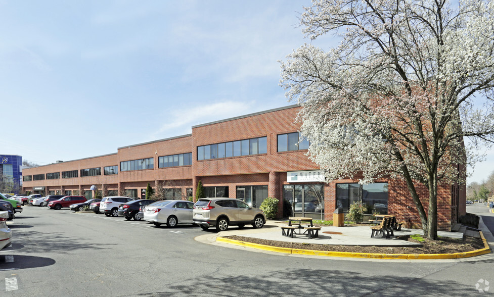 4601-4605 Eisenhower Ave, Alexandria, VA for lease - Primary Photo - Image 1 of 2