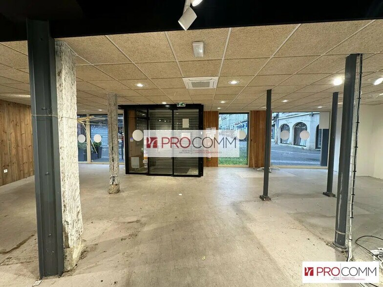 Retail in Chartres for lease - Interior Photo - Image 3 of 8