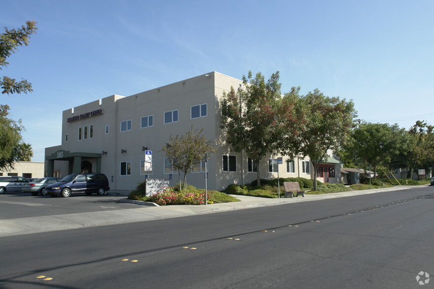 305 E Granger Ave, Modesto, CA for lease - Primary Photo - Image 1 of 6