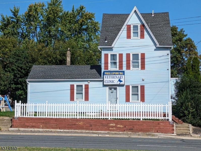 581 Memorial Pky, Phillipsburg, NJ for sale Primary Photo- Image 1 of 11