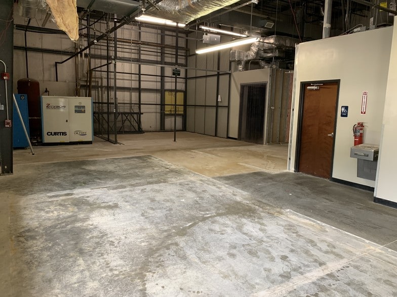 2445 S Alston Ave, Durham, NC for lease - Interior Photo - Image 3 of 3