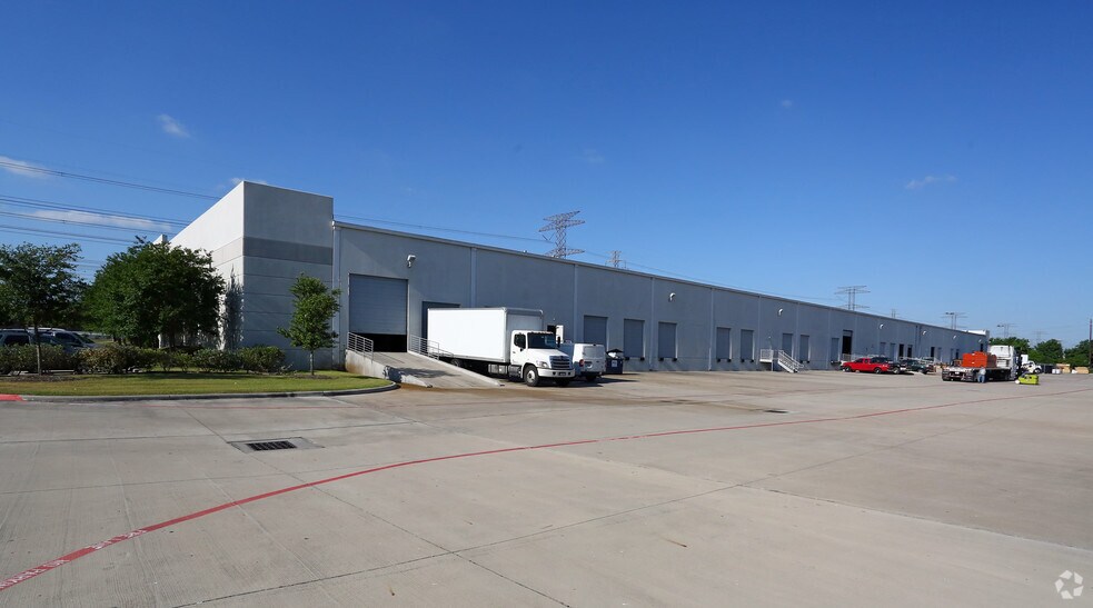4500 N Sam Houston Pky W, Houston, TX for sale - Building Photo - Image 1 of 1