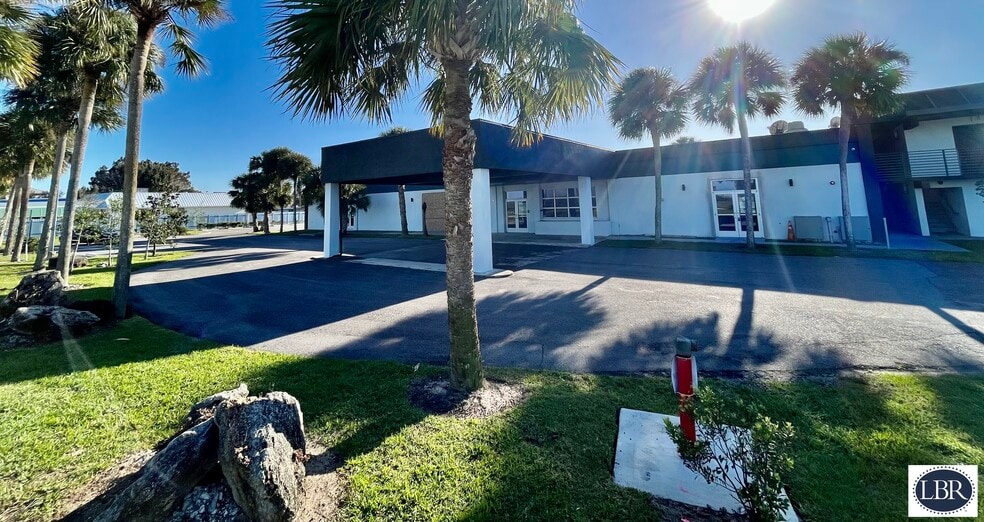 4700 Dixie Hwy NE, Palm Bay, FL for lease - Building Photo - Image 3 of 7