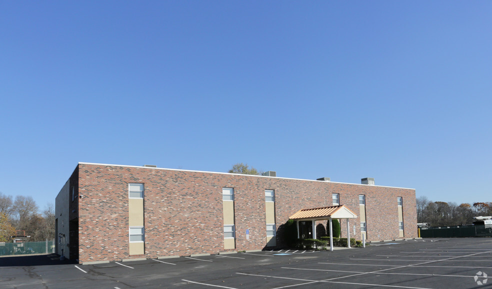 1380 S Pennsylvania Ave, Morrisville, PA for lease - Building Photo - Image 3 of 5