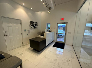 423-425 NW 10th Ter, Hallandale Beach, FL for lease Interior Photo- Image 2 of 21