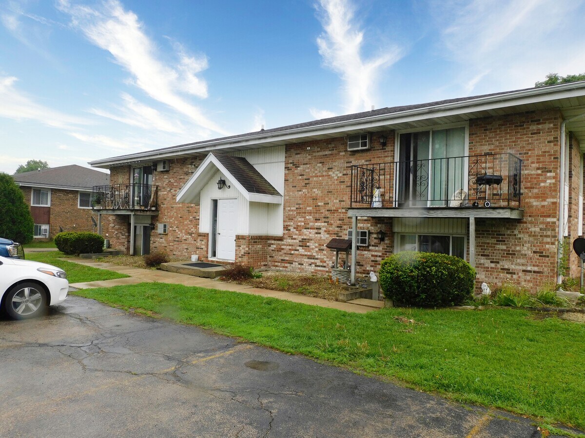 960 W Meadows Dr, Freeport, IL 61032