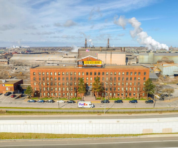 3100 E 45th St, Cleveland, OH for lease - Building Photo - Image 2 of 7