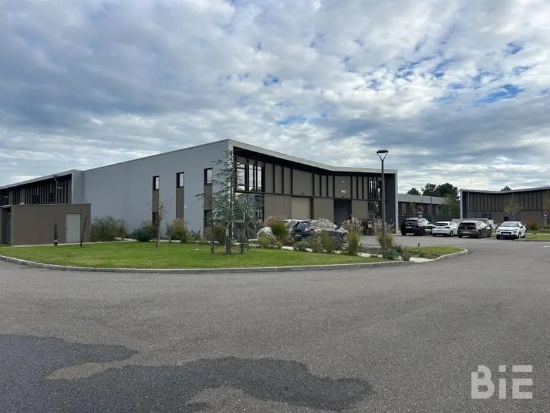 Retail in Mérignac for lease Building Photo- Image 1 of 12