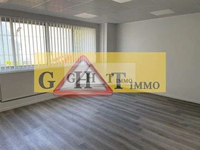 Office in Neuilly-sur-Marne for lease - Interior Photo - Image 2 of 4