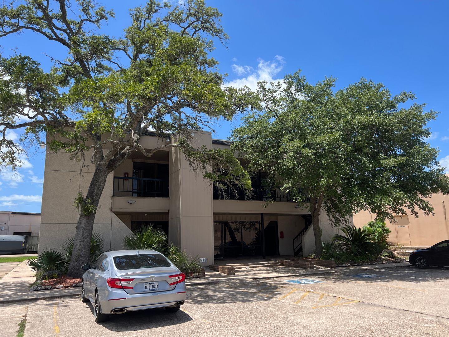 101 W Way St, Lake Jackson, TX for sale Primary Photo- Image 1 of 1