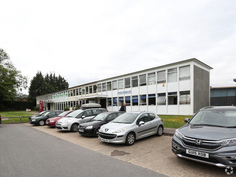 41-47 Gatwick Rd, Crawley for lease - Building Photo - Image 1 of 8