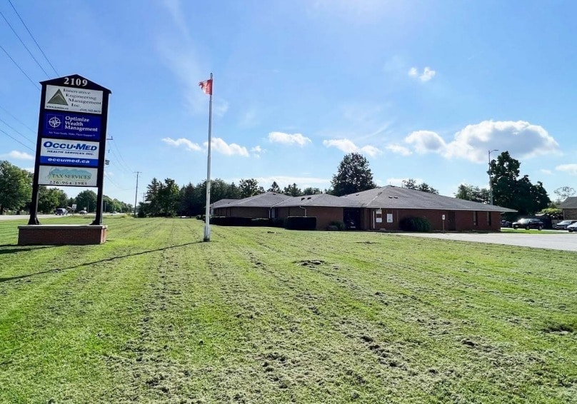 2109 London Line, Sarnia, ON for lease - Primary Photo - Image 1 of 3