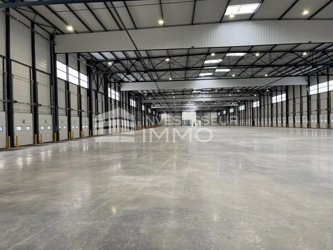Industrial in Serris for lease Interior Photo- Image 1 of 2