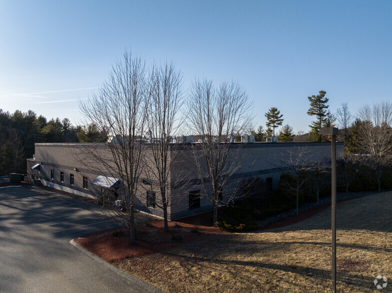 33 Constitution Dr, Hudson, NH for lease - Primary Photo - Image 1 of 46