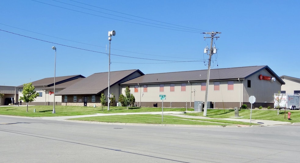 3417 7th Ave N, Fargo, ND for lease - Building Photo - Image 1 of 28