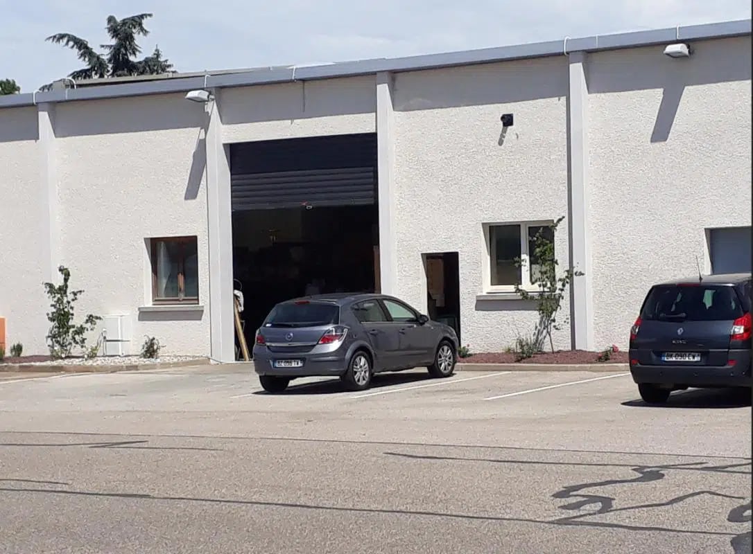 Flex in Décines-Charpieu for lease Building Photo- Image 1 of 3