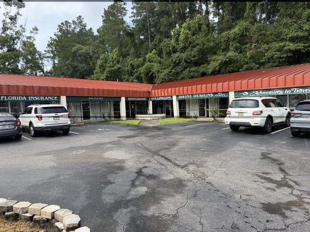 2522 Capital Cir NE, Tallahassee, FL 32308 - Unit 2 -  - Interior Photo - Image 2 of 16