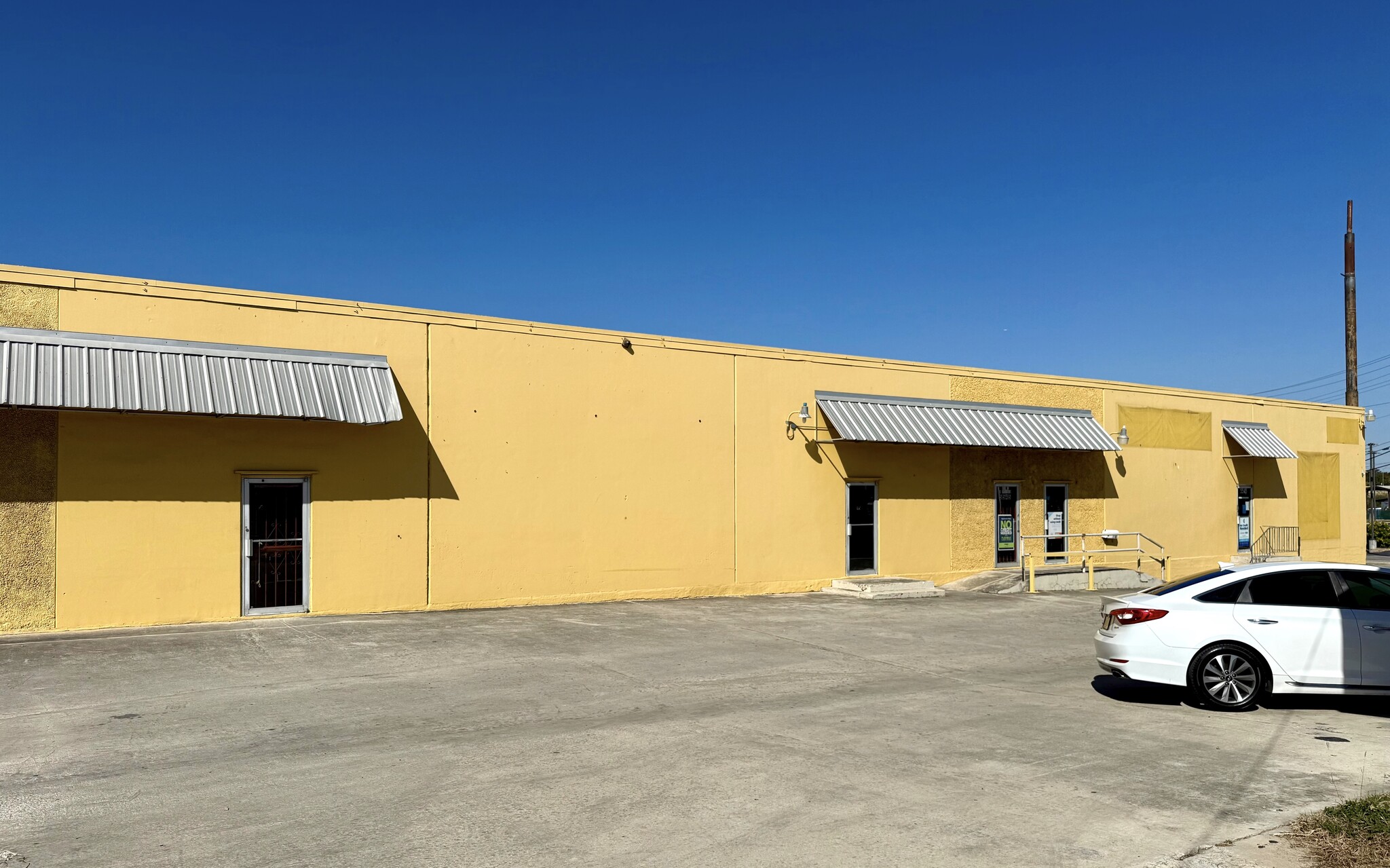 5535-5545 Brewster St, San Antonio, TX for lease Building Photo- Image 1 of 11