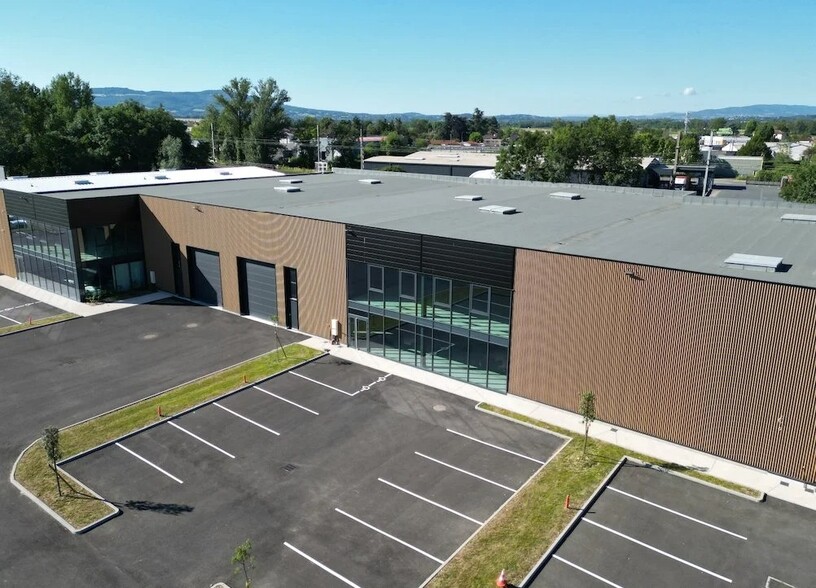 Flex in Ambérieux for lease - Building Photo - Image 2 of 3